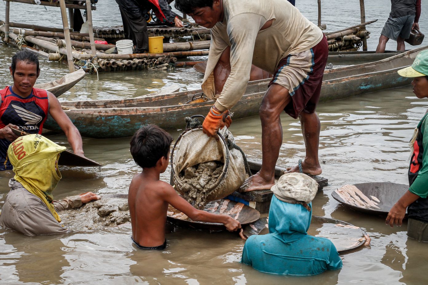 PHOTOS Child Labor In Philippines Small scale Gold Mines Catholic 