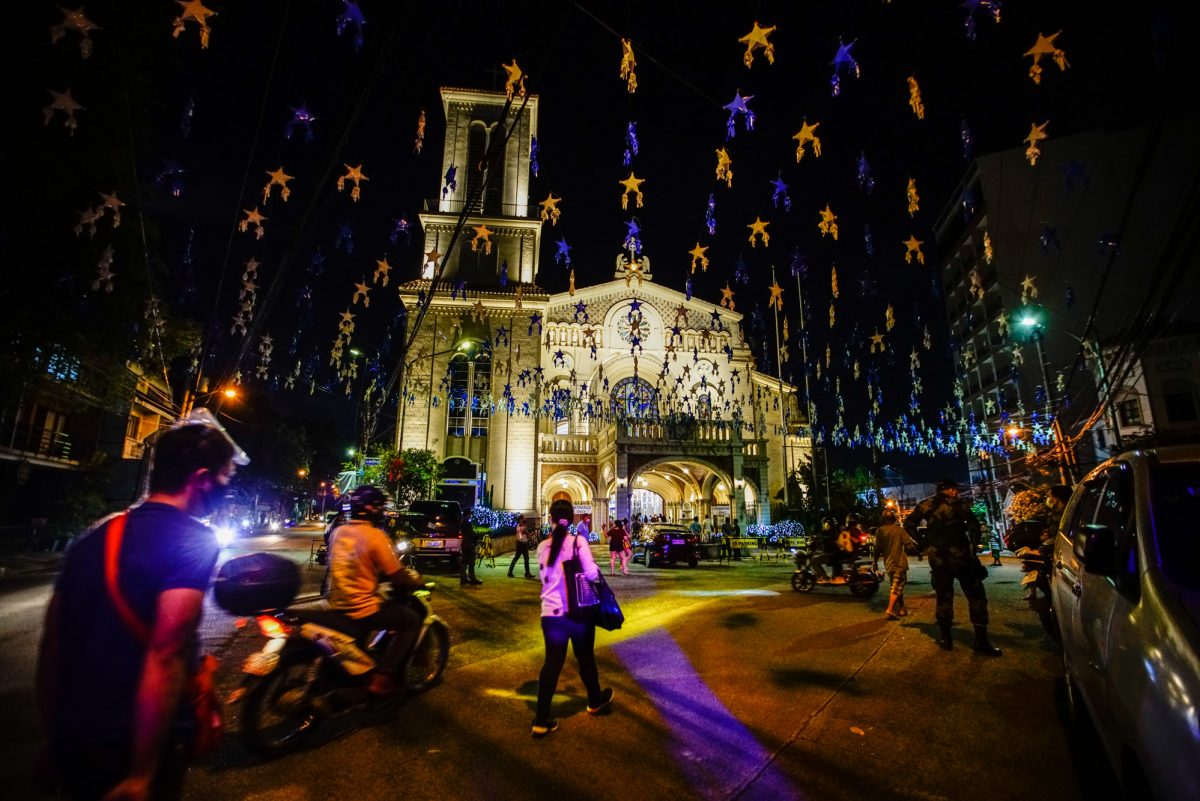 Filipinos flock to churches to start Christmas observance with 'Simbang