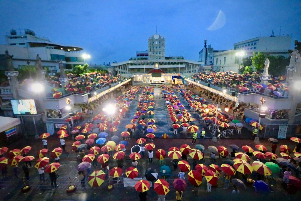 Devotees observe ‘physical distancing’ as they attend the celebration of the Holy Mass at the Santo Niño Shrine in Cebu amid the pandemic. (Photo courtesy of BMSN Media Unit)