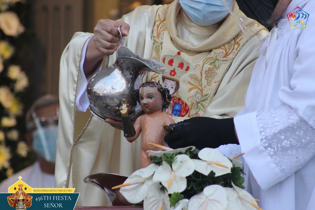 Catholic Church leaders in Cebu City perform the traditional ‘hubo (undressing)’ of the image of the Child Jesus on January 22. (Photo supplied)