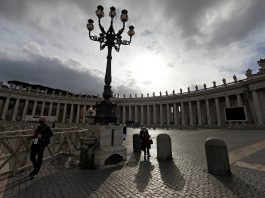 A general view of St. Peter's Square on Christmas Day amidst the coronavirus disease lockdown at the Vatican. (Photo by Reuters)