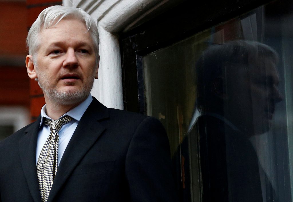 WikiLeaks founder Julian Assange makes a speech from the balcony of the Ecuadorian Embassy, in central London, Britain, February 5, 2016. (Reuters file photo)