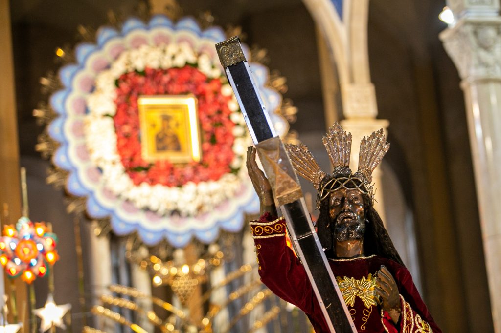 The image of Manila's Black Nazarene makes a pilgrim visit to the National Shrine of Our Mother of Perpetual Help in Manila's Baclaran district on January 7. (Photo by Mark Saludes)