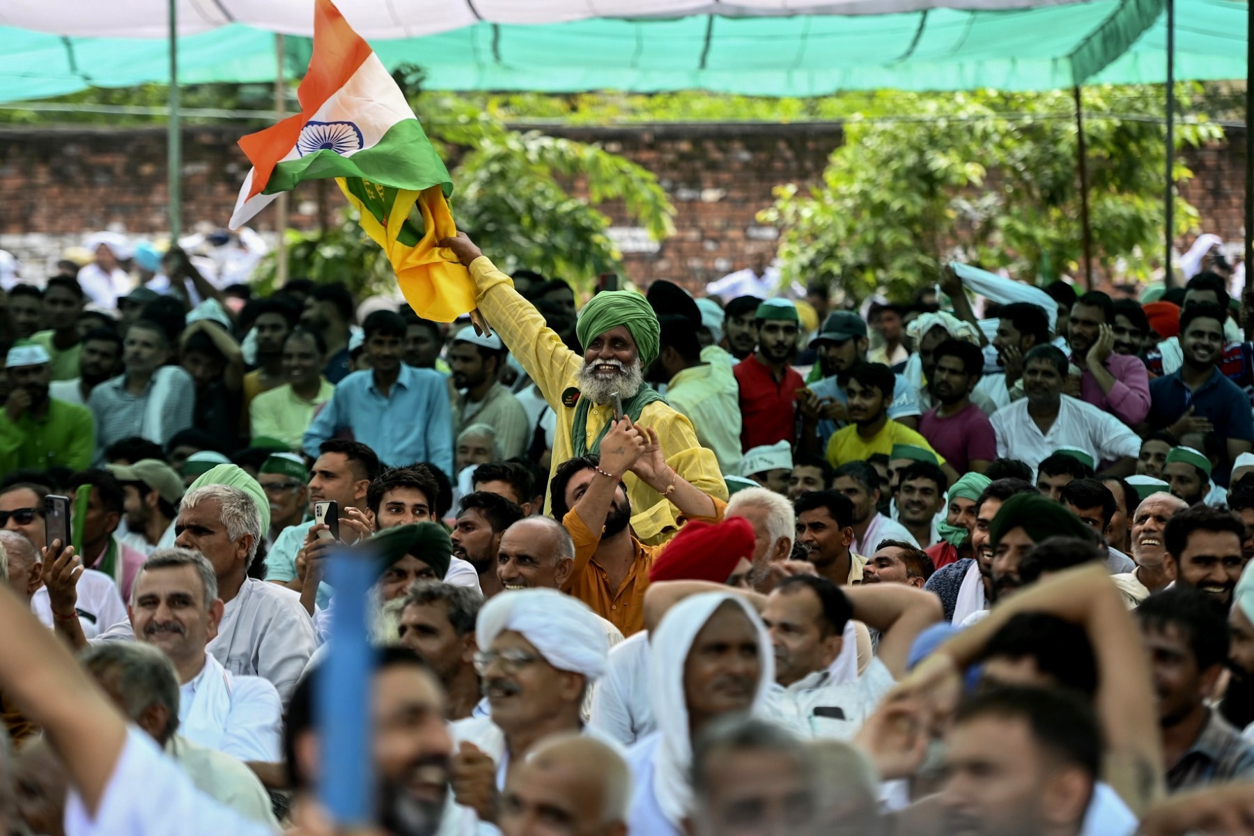 Tens Of Thousands Of Farmers Vow Defiance Over India Laws | Catholic ...