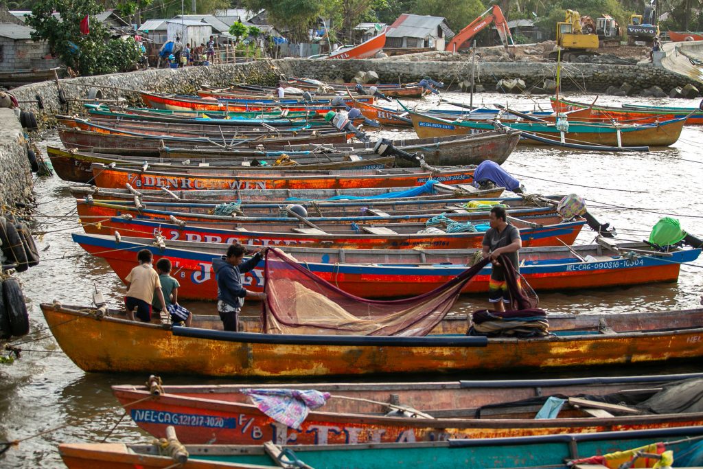 Troubled Waters: Philippine fisherfolk suffer poor catch as gov't dredging  project begins 