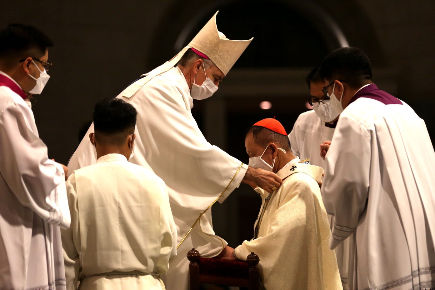 Cardinal Advincula, archbishop of Manila, receives pallium from papal ...