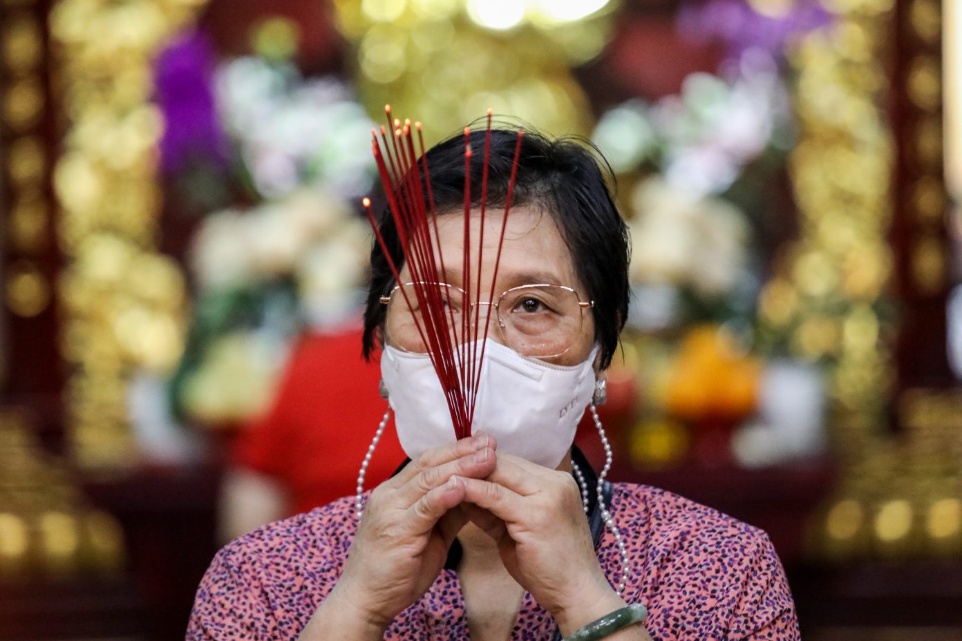 Photos Filipinos celebrate Lunar New Year with temple visits, prayers