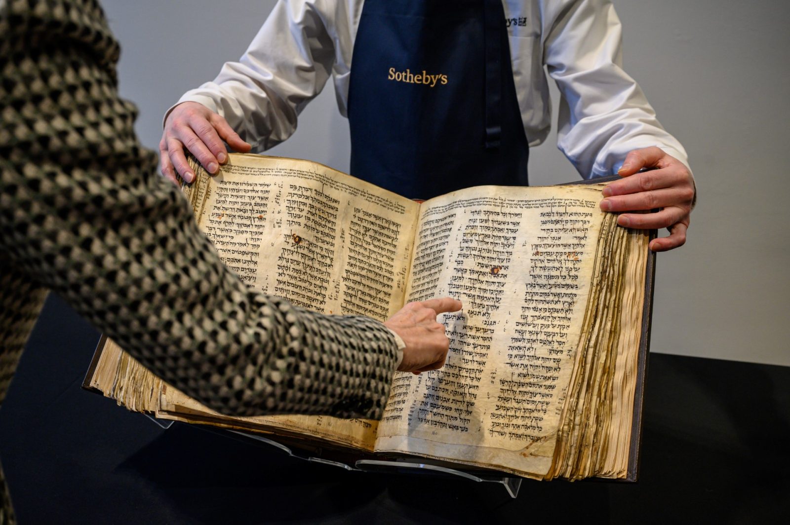 World’s Oldest Near-complete Hebrew Bible Heads To Auction | Catholic ...