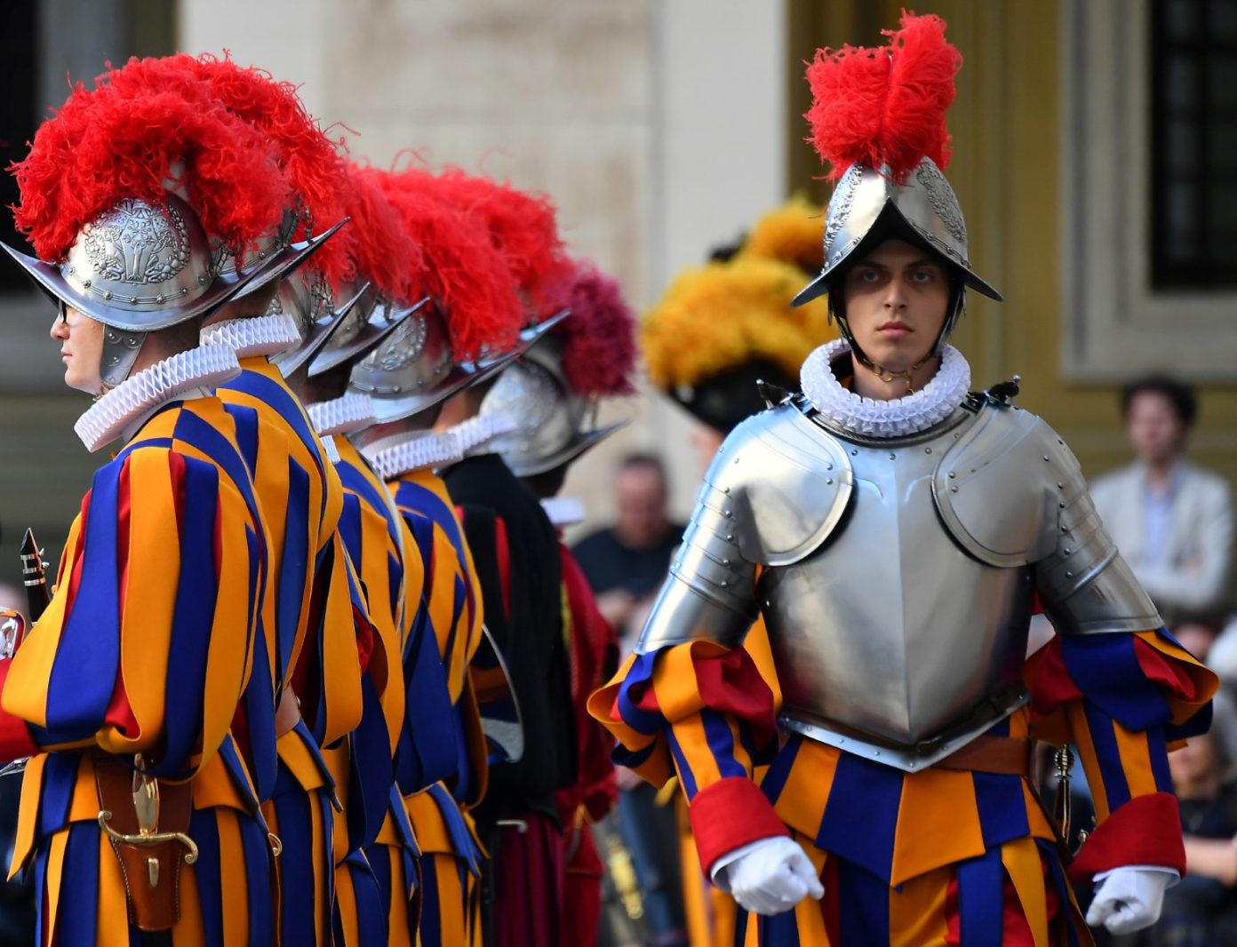 Defending the pope: behind the Swiss Guards’ armor | Catholic News ...