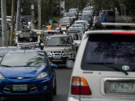 Long queue of cars in Manila traffic