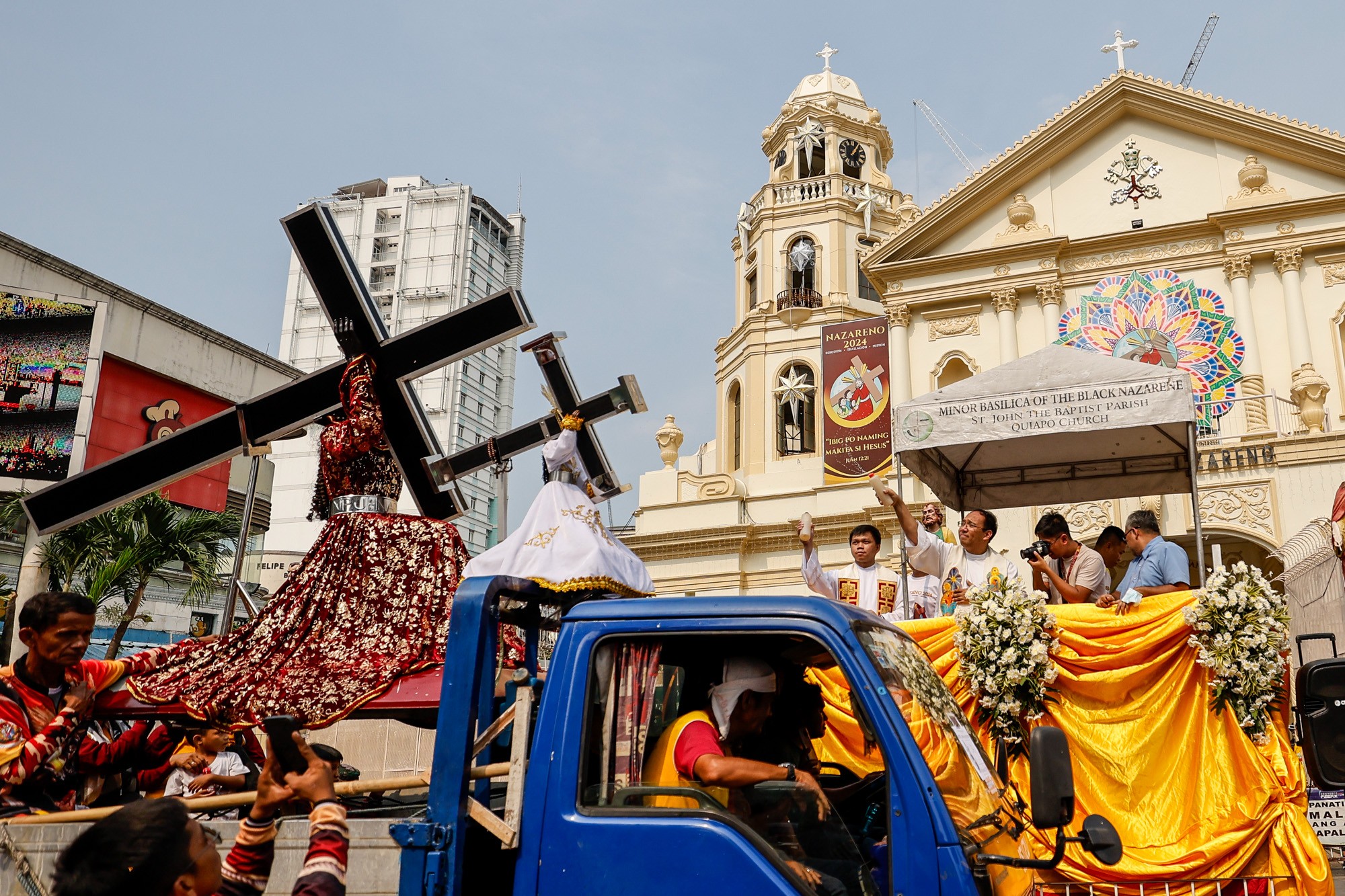 In Photos Devotees Flock For Blessing Of Black Nazarene Replicas In Manila Catholic News 7434