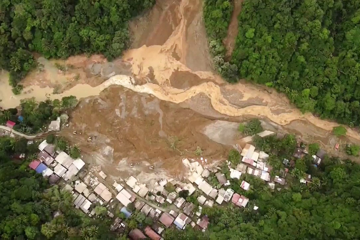 'Miracle' rescue nearly 60 hours after Philippine landslide Catholic