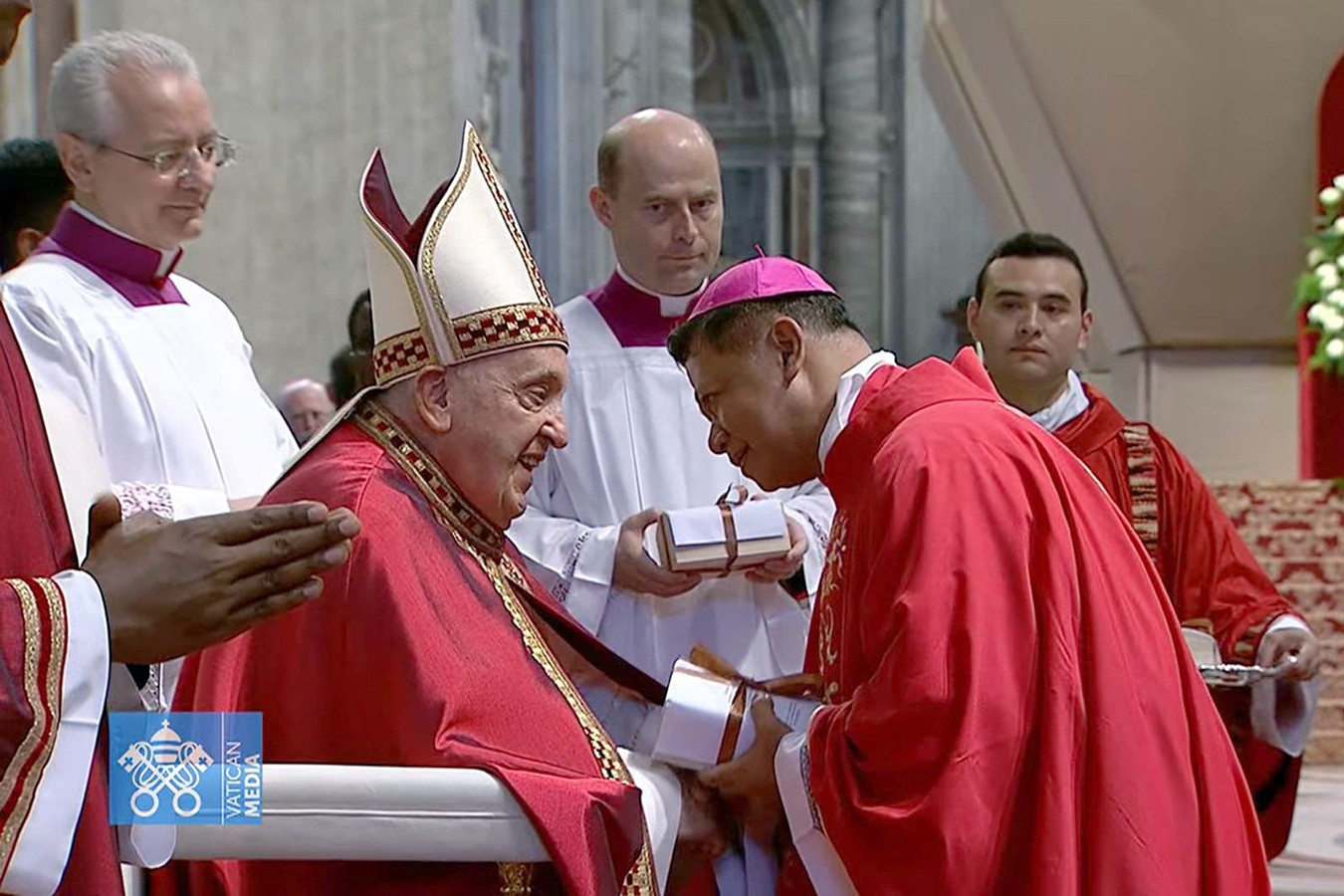 Caceres archbishop receives pallium from Pope Francis | Catholic News ...