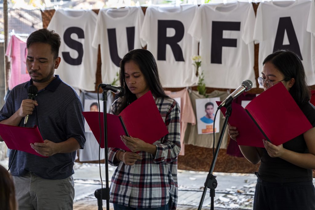 PHOTOS With no tombs to visit, families of Desaparecidos gather on All