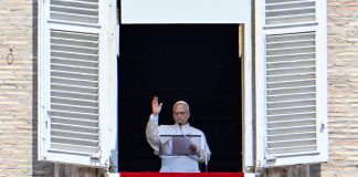 Pope at Angelus: Invest the treasure of your life in love and mercy