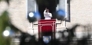 Pope Leo at Angelus: Pray for peace and for families suffering due to war