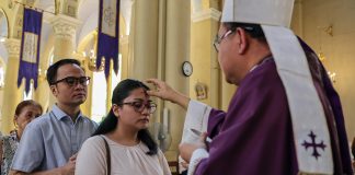 IN PHOTOS: Filipino bishop calls for urgent conversion, backs digital media fasting as Lent begins