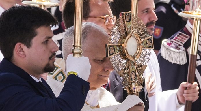 Pope recalls how Eucharistic grace transforms and makes us protagonists of hope