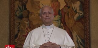 Pope to Iraqi youth: Be Christ’s light and hope in a wounded world