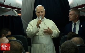 Pope: Wars are senseless; Russia and Ukraine should sit down to talk