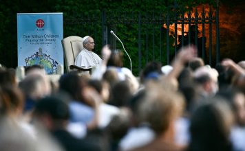 A rosary in the Vatican for ‘peace for all the children in the world’